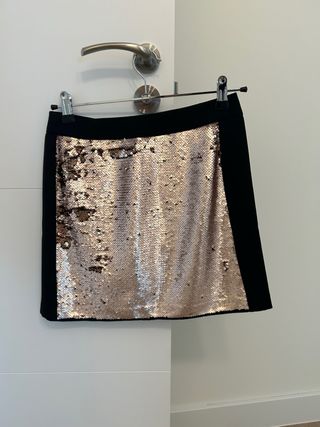 Falda corta lentejuelas doradas y negra