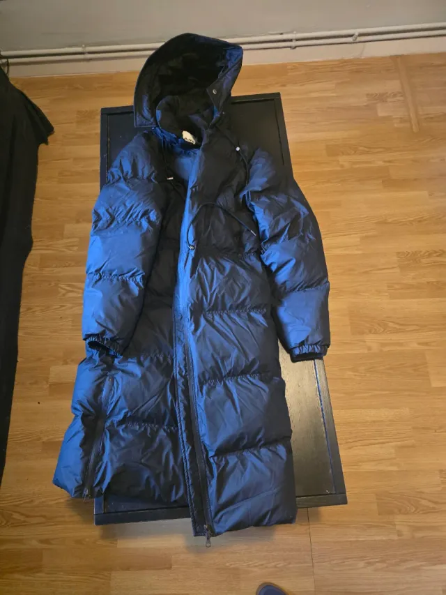 Abrigo de invierno negro largo