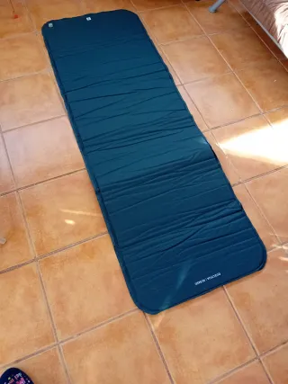 Aislante autoinflable 1 persona 185x60 cm. Quechua