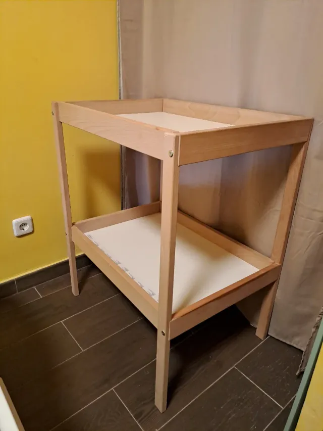 Cambiador ikea de bebé de madera