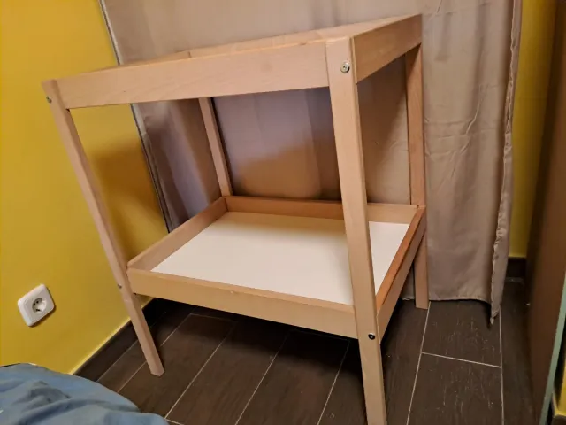 Cambiador ikea de bebé de madera