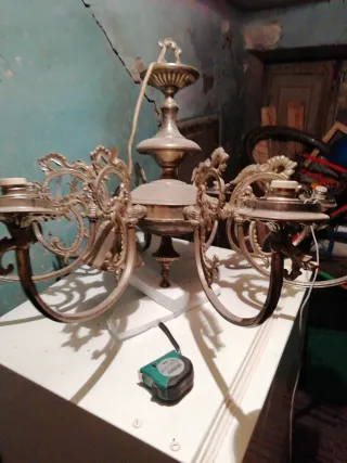 Lámpara antigua 8 brazos casquillo pequeño