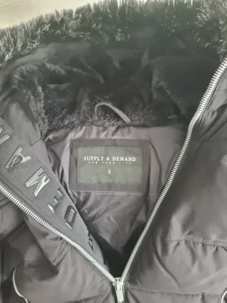 Cazadora Supply and Demand Negra