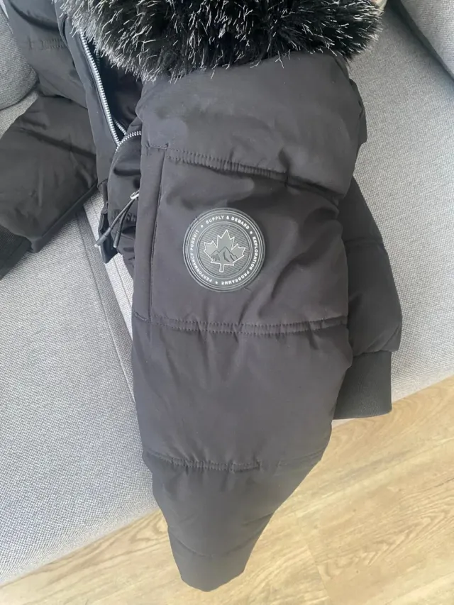 Cazadora Supply and Demand Negra