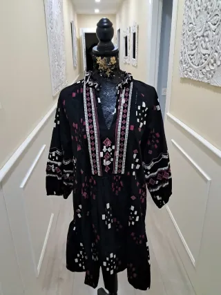 Vestido negro estampado mujer