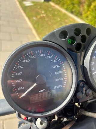 Ducati Monster 695 rojo