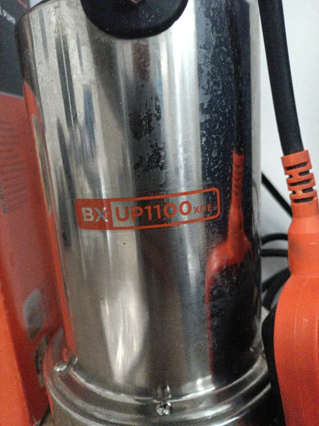 Bomba Sumergible Black+Decker 1100W