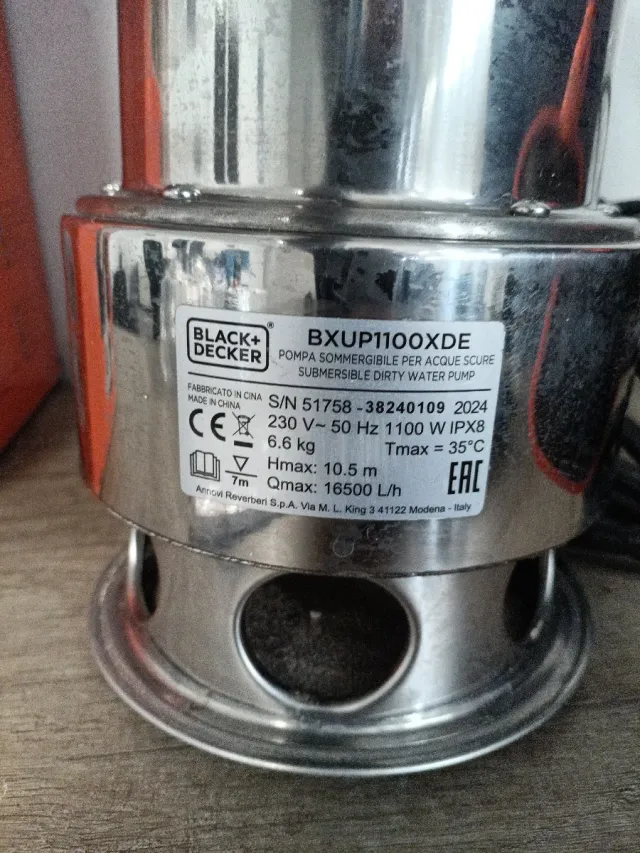 Bomba Sumergible Black+Decker 1100W