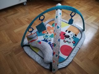 Gimnasio para bebé con arco, cogin y juguetes