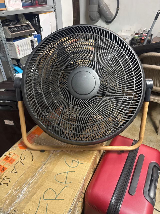 Ventilador con base de madera