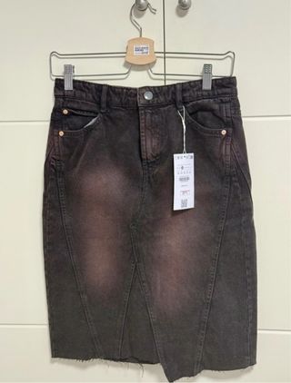 Falda vaquera negra desgastada