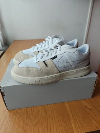 Zapatillas Nike Squash Type Beige/Blanco