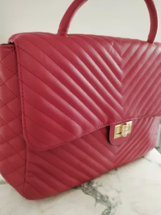 Borsa modello cartella rossa trapuntata con manico