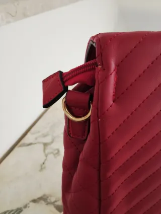 Borsa modello cartella rossa trapuntata con manico