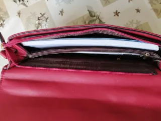 Borsa modello cartella rossa trapuntata con manico