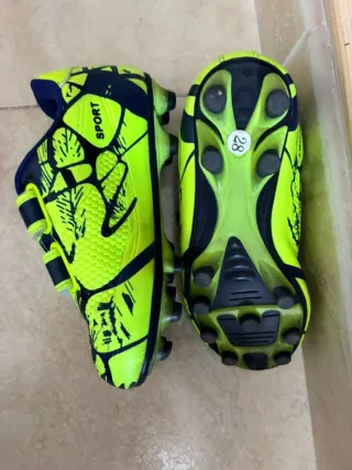 Botines de fútbol niño talla 28