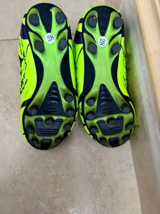 Botines de fútbol niño talla 28
