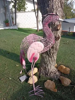 Cigüeña de metal para exterior