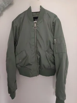Cazadora bomber Pull&Bear verde