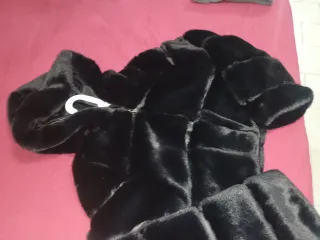 Pelliccia sintetica con cappuccio