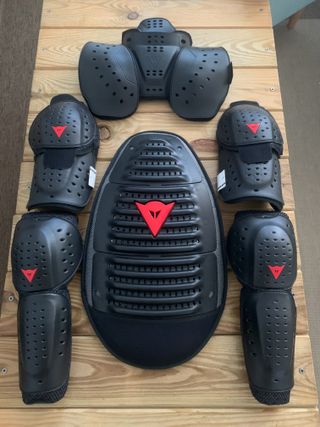 Jaqueta moto Dainese per a tot l’any + proteccions