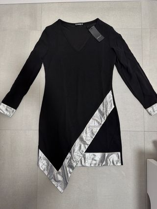 Vestido SHEIN Negro con Detalles Plateados Talla M