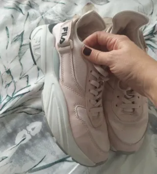 Deportivas Fila Mujer Rosa y Blancas.
