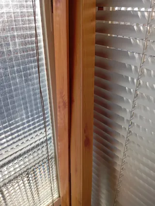 Mampara de bañera de madera y cristal