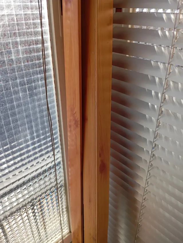 Mampara de bañera de madera y cristal