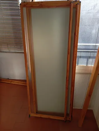 Mampara de bañera de madera y cristal