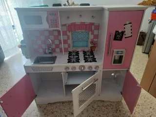 Cocinita infantil de madera rosa