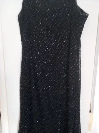 Vestido de fiesta negro con pedrería