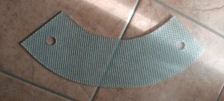 Tocador antiguo de madera con espejo y lavabo