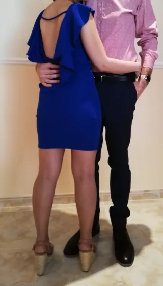 Vestido azul corto con volantes