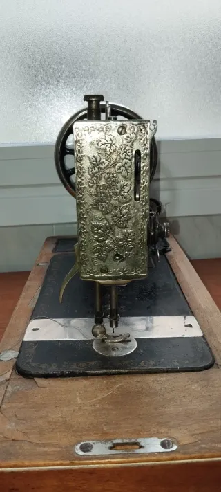 Máquina de coser SINGER antigua