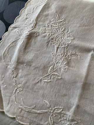 Centrotavola Lino Ricamato Beige Bianco