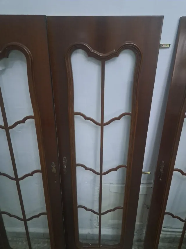 Elegantes puertas vitrina de estilo vintage