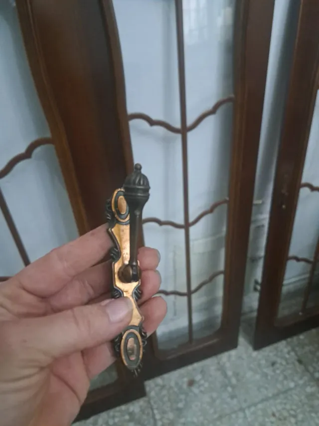 Elegantes puertas vitrina de estilo vintage