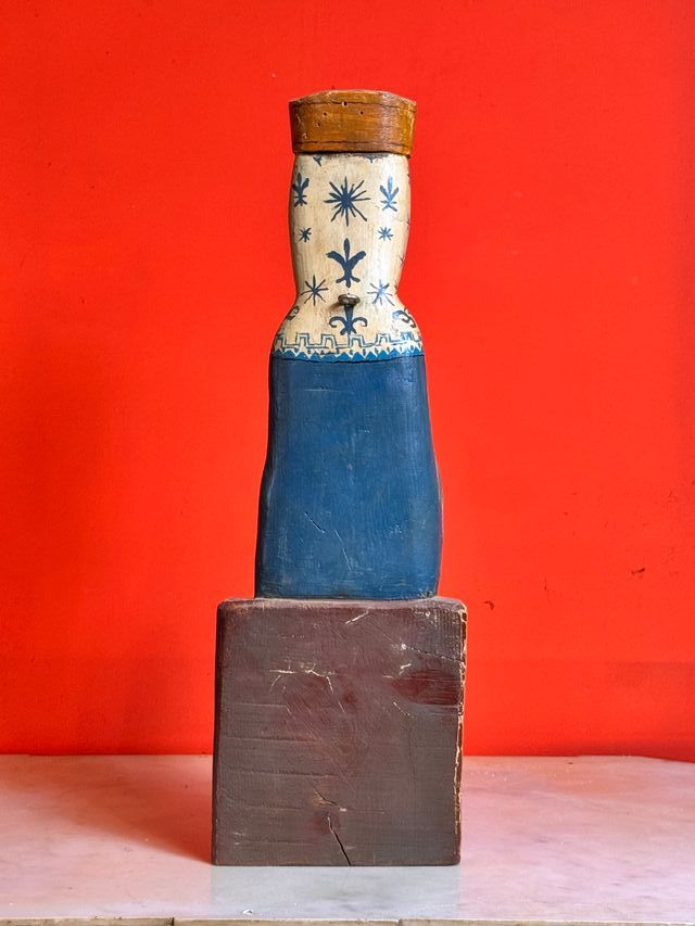 Scultura in stile romanico di una vergine con bambino del XX secolo