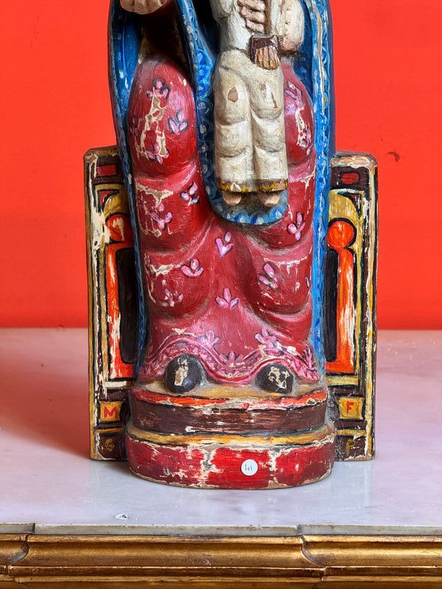 Scultura in stile romanico di una vergine con bambino del XX secolo