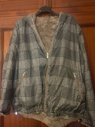 Cazadora reversible cuadros y pelo