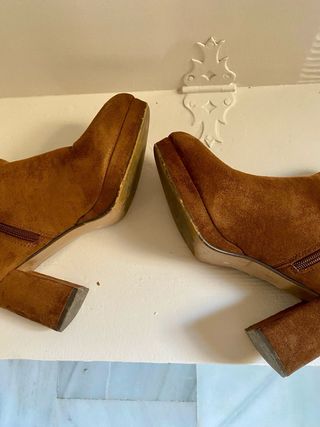 Botines marrones con plataforma y tacón