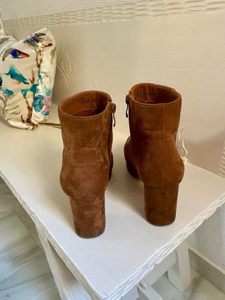 Botines marrones con plataforma y tacón