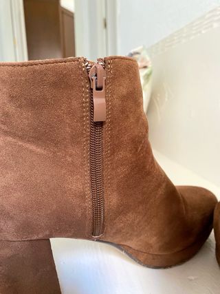 Botines marrones con plataforma y tacón