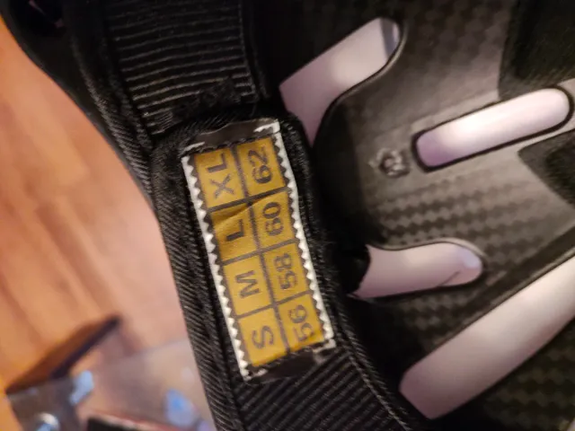 Casco blanco con visera AD