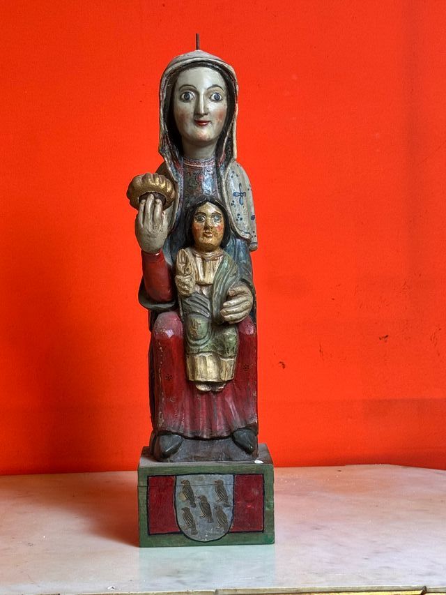 Scultura della Vergine con il Bambino in stile romanico del XX secolo