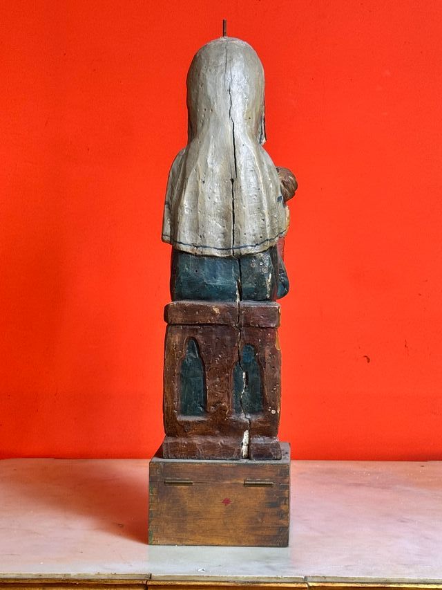Scultura della Vergine con il Bambino in stile romanico del XX secolo