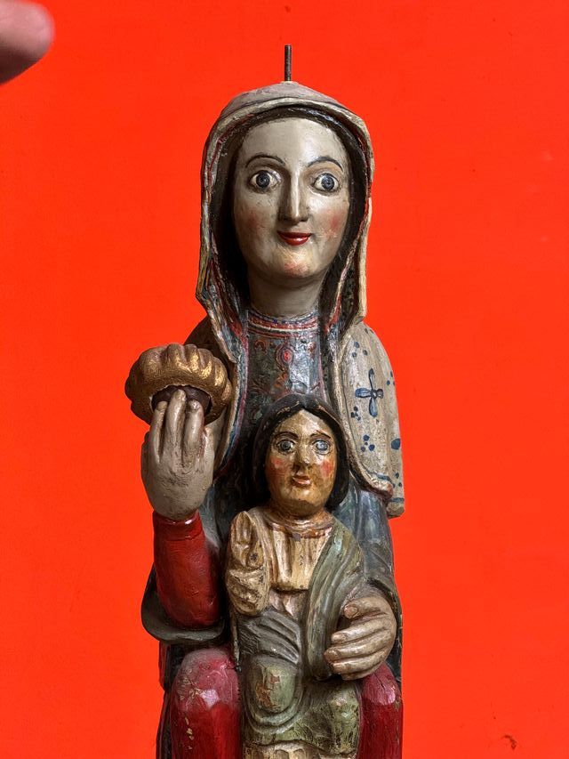 Scultura della Vergine con il Bambino in stile romanico del XX secolo