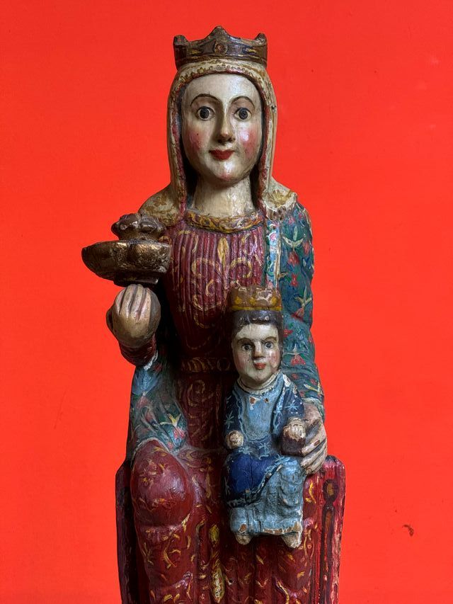 Scultura della Vergine con il Bambino in stile romanico del XX secolo