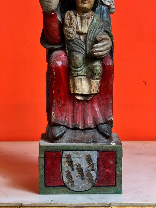 Scultura della Vergine con il Bambino in stile romanico del XX secolo